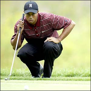 crouch-tiger-woods