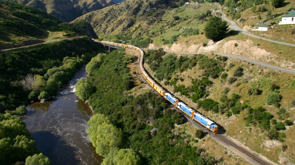 new zealand south island dunedin railways taieri gorge limited train ride 4
