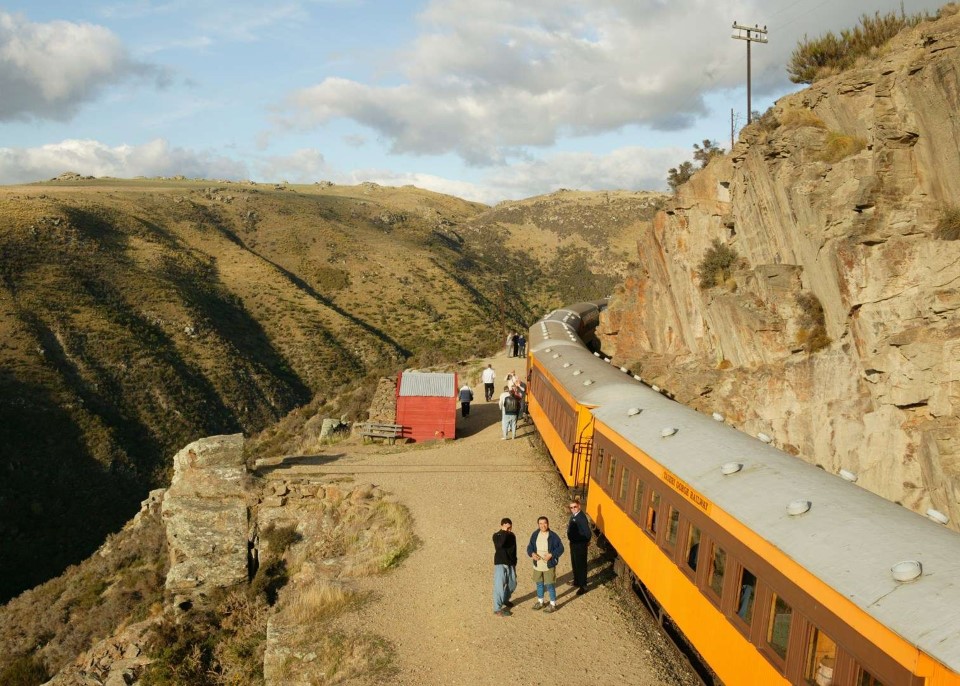 new zealand south island dunedin railways taieri gorge limited train ride 7